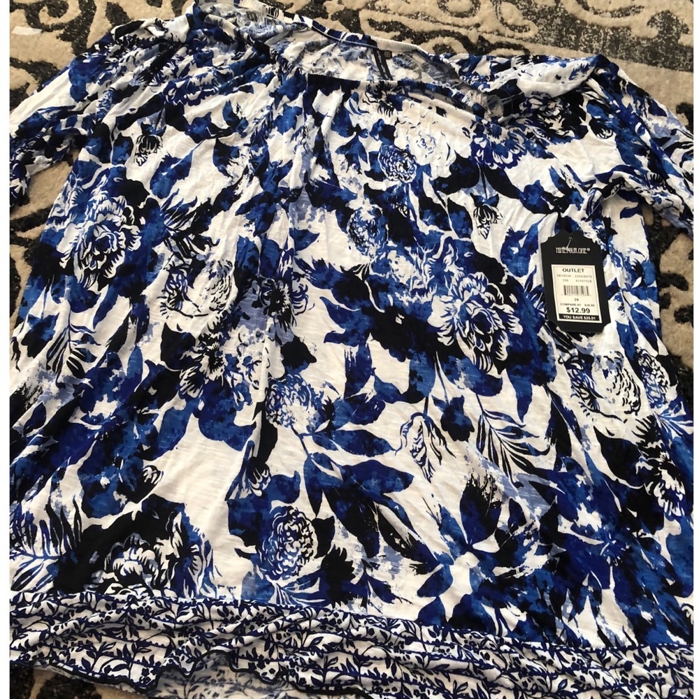 Beautiful plus size top new with tags